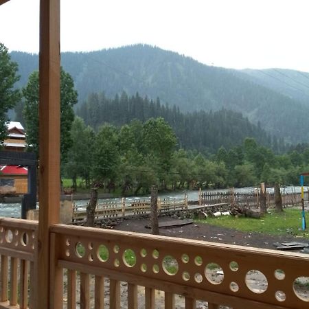 Riverbank Hotel Taobut Neelum Valley Azad Kashmir Taobat Exteriör bild