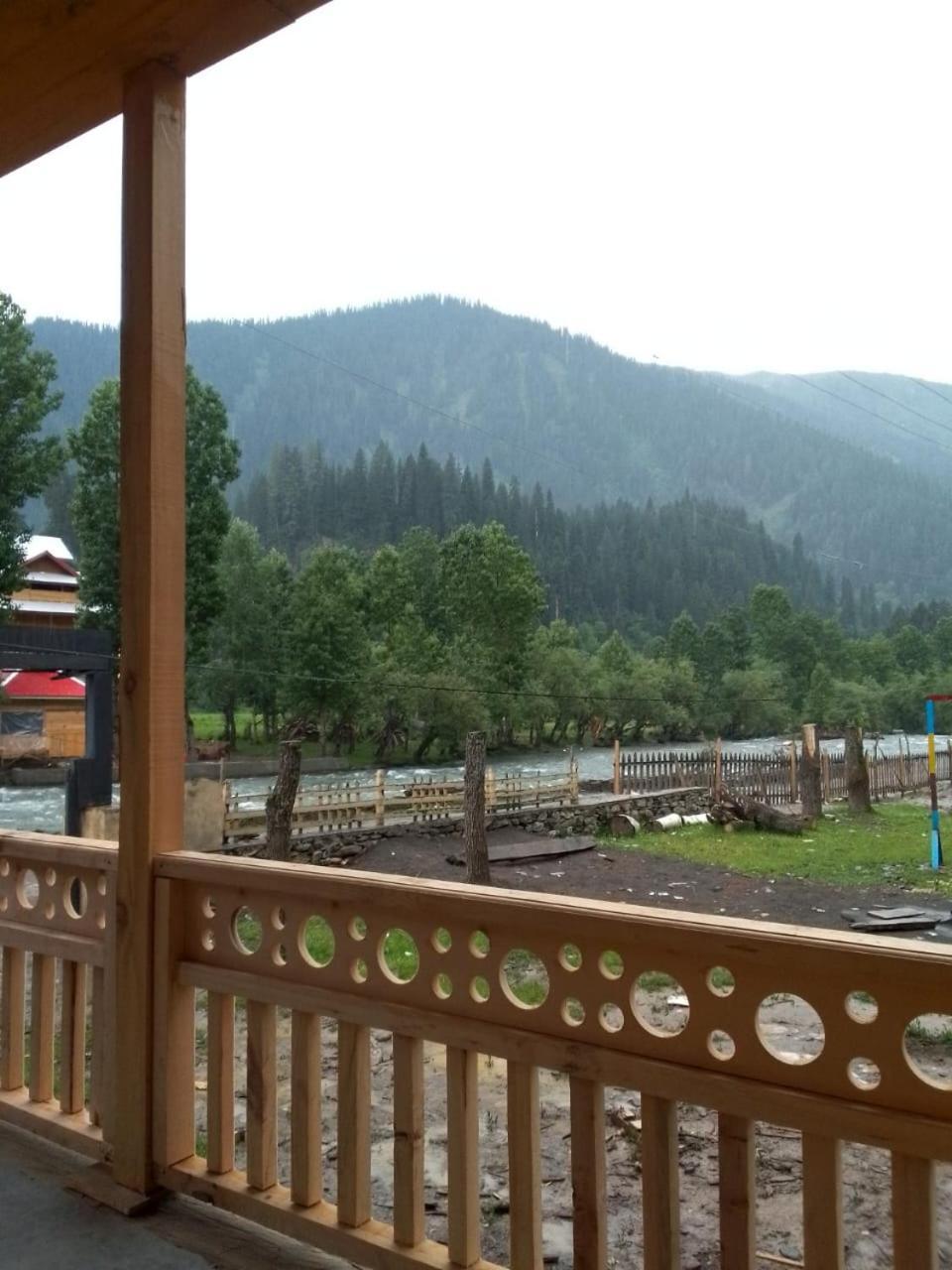 Riverbank Hotel Taobut Neelum Valley Azad Kashmir Taobat Exteriör bild